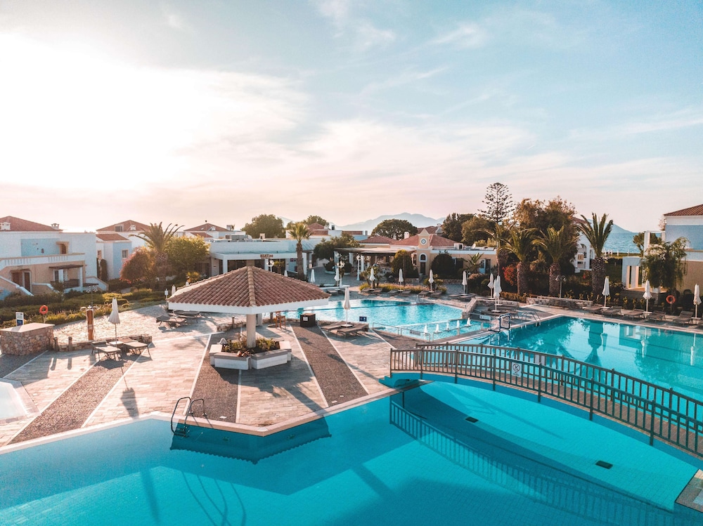 Neptune Luxury Resort afbeelding