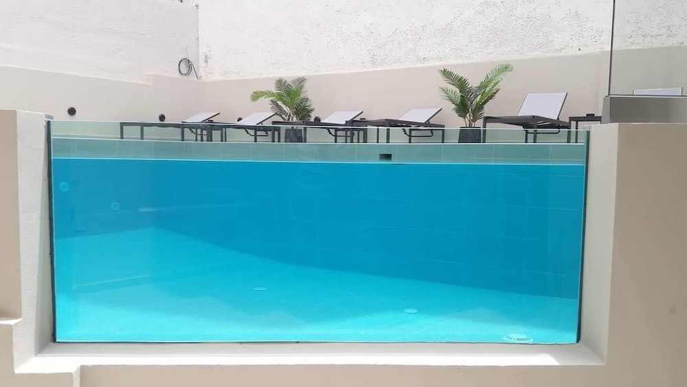 The City Hotel&Suites