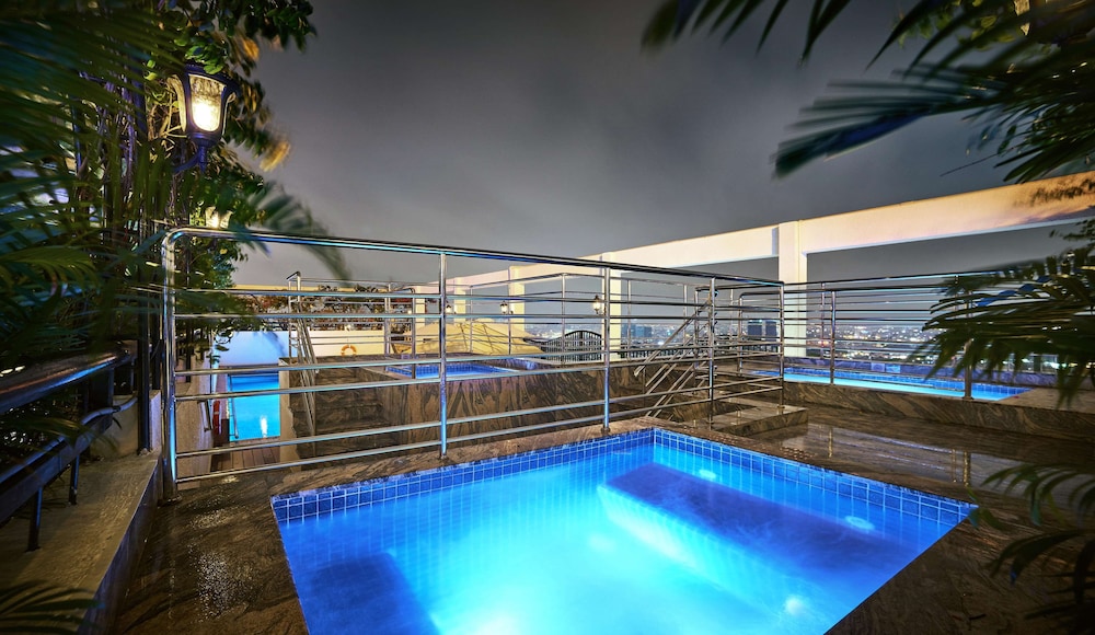 Windsor Plaza Hotel.