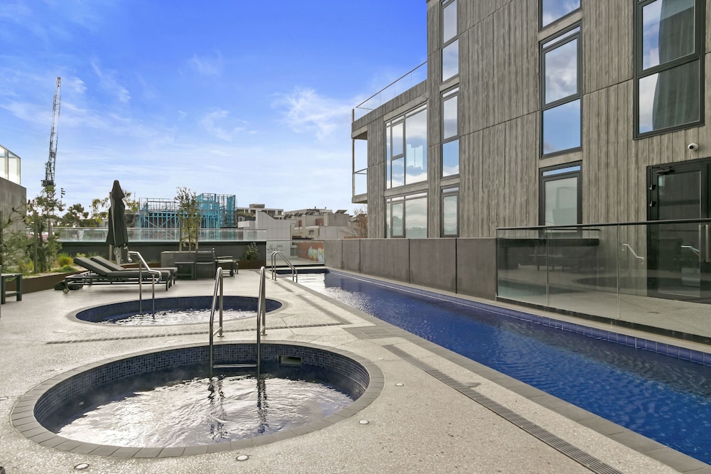 Melbourne City Apartment Hotel