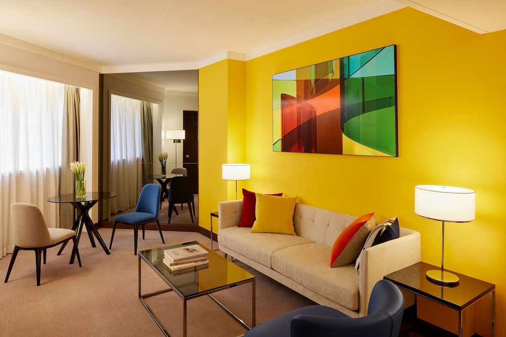 Prince, Marco Polo Hotel