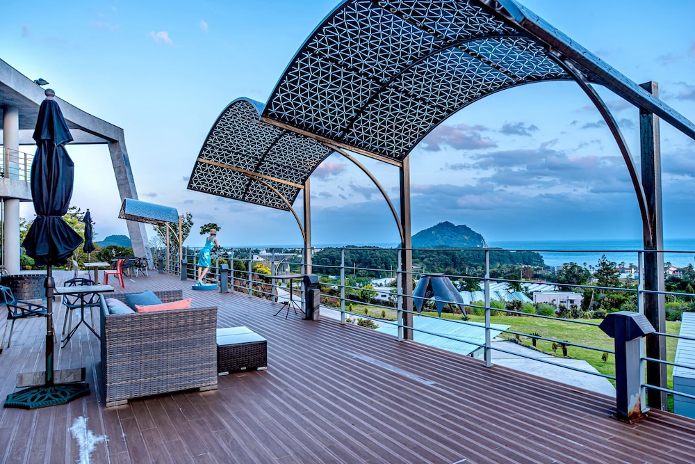 Jeju Bom Stay & Art Gallery – Jeju Province