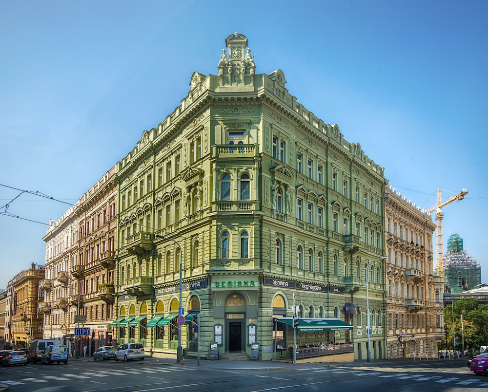 Deminka Palace