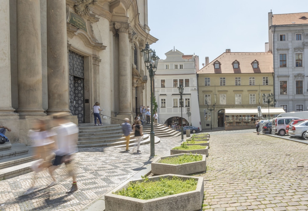 Three Golden Crowns Apartments – Three Golden Crowns Apartments in Tsjechië