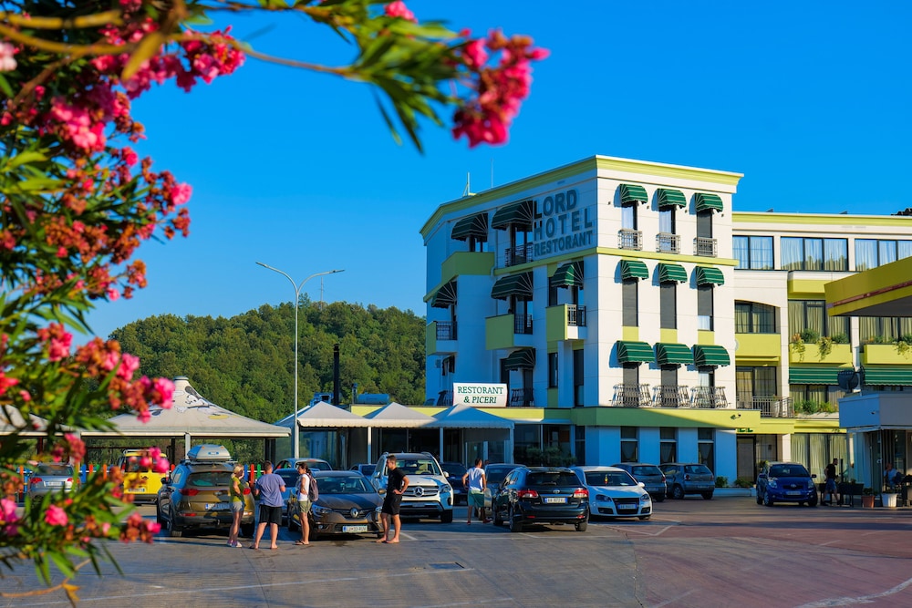Lord Hotel&Restaurant at AutoStation
