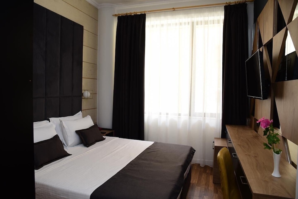 Hotel Comfort, Tirana