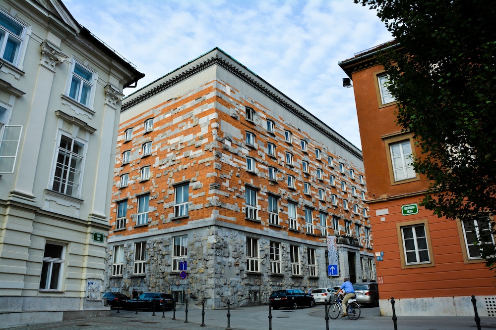 Hotel Mrak 4*