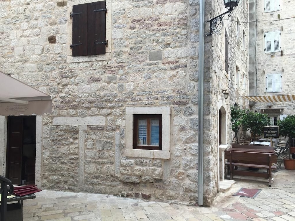 Athos Guesthouse – Athos Guesthouse in Montenegro