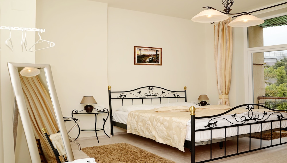 Flowers Premium Apartments&Rooms