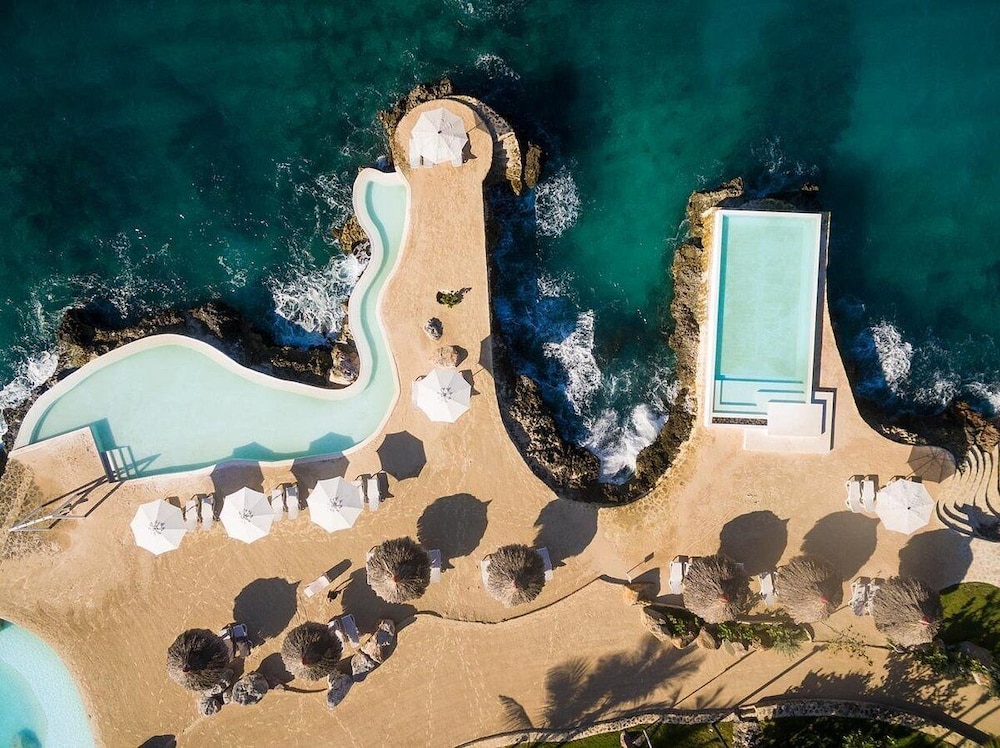 TRACADERO Beach Club and Holidays Rentals