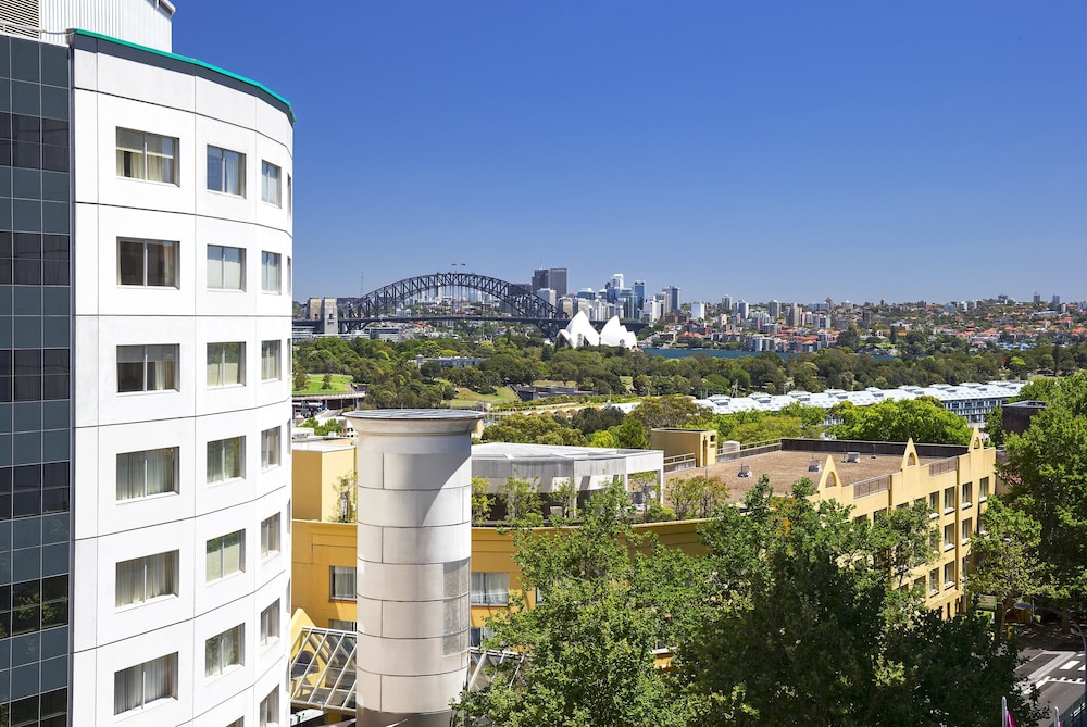 Holiday Inn Sydney Potts Point by IHG