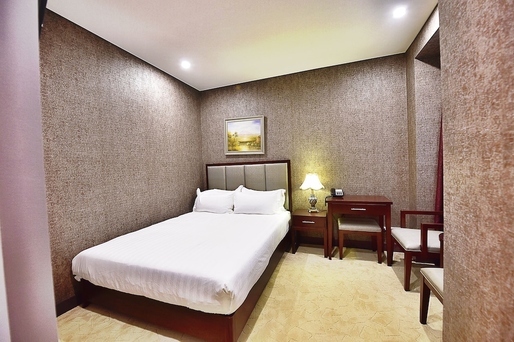 Megaboom City Hotel