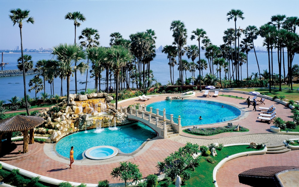 Taj Lands End