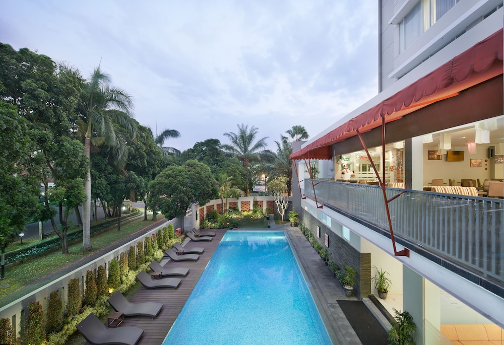 Grand Cakra Hotel