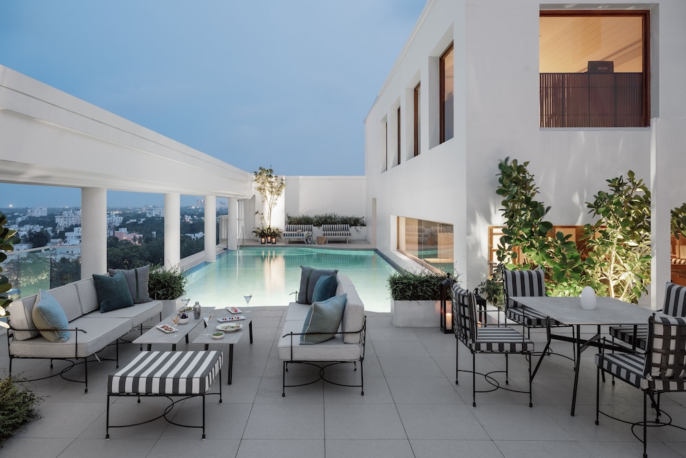 The Raintree, St. Mary's Road