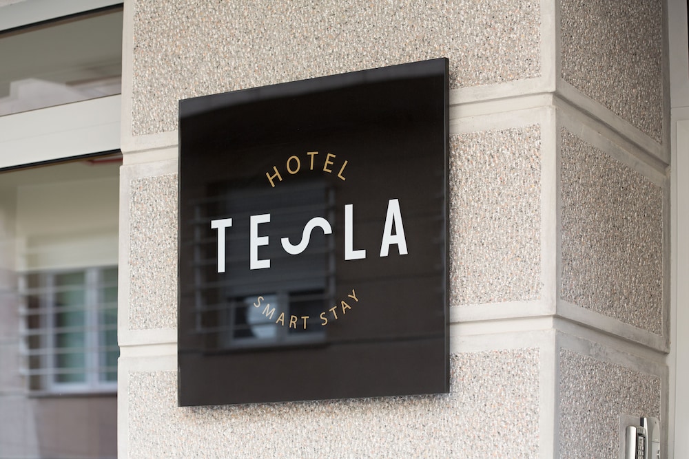 Hotel Tesla - Smart Stay