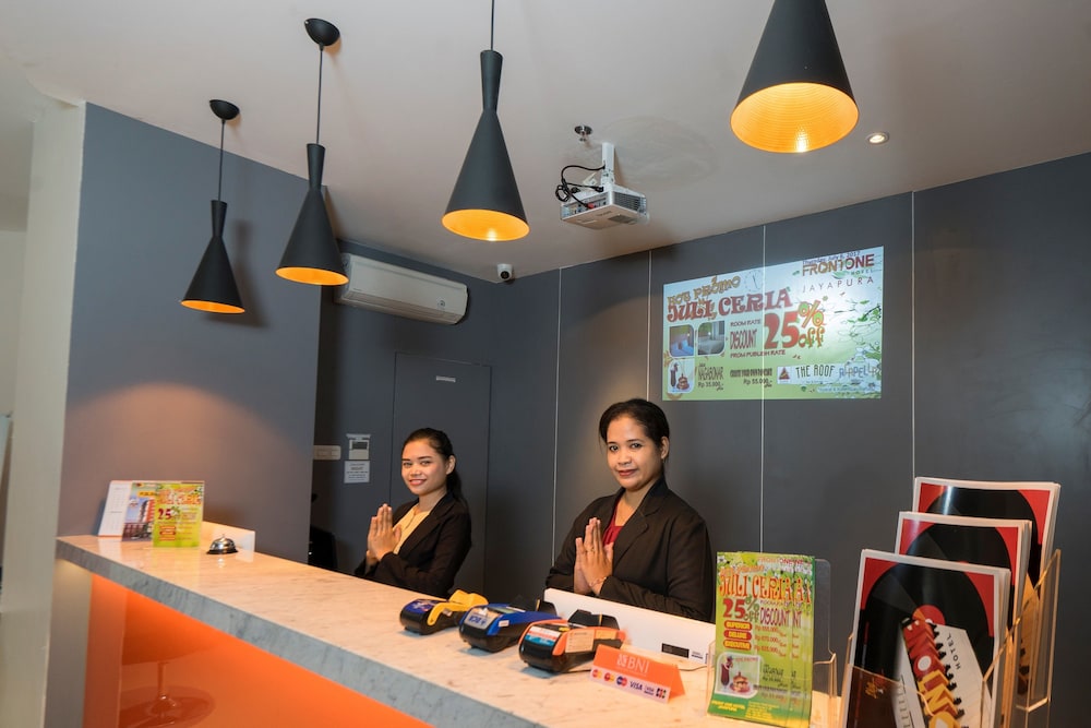 Front One Hotel Jayapura afbeelding