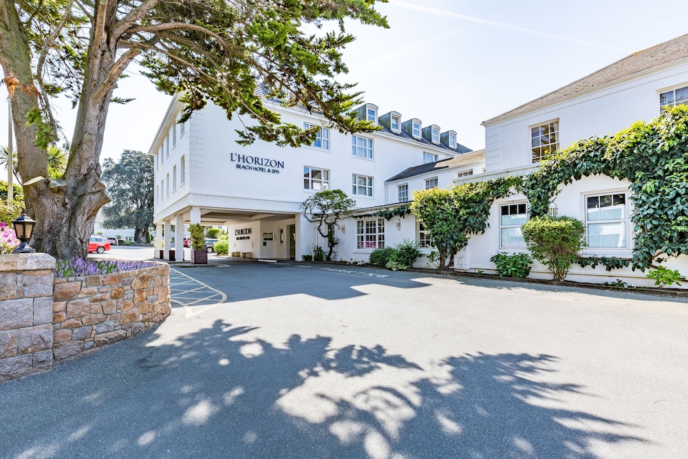 L'Horizon Beach Hotel &amp; Spa