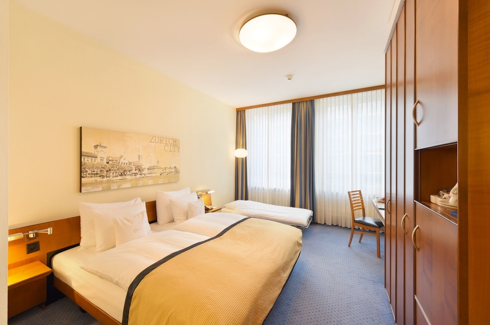 Glärnischhof by Trinity.