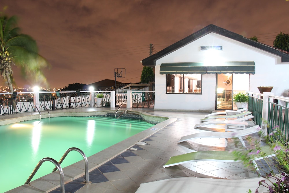 Hill View Hotel McCarthy Hills