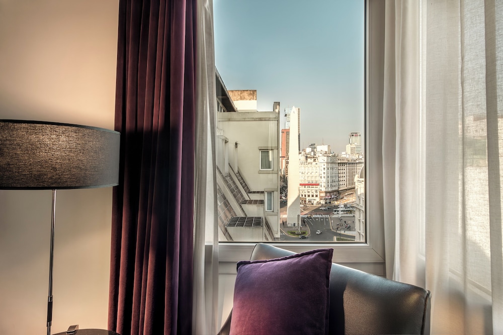 Broadway Hotel &amp; Suites