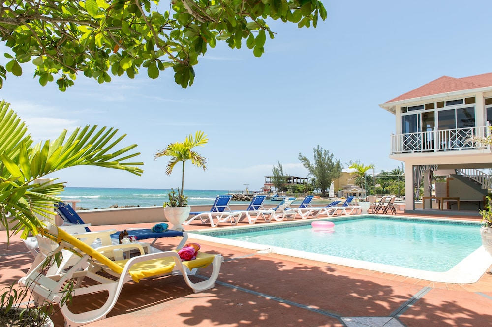 Pipers Cove - Runaway Bay.