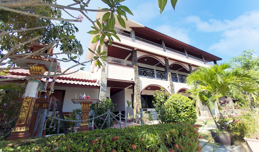 Lotus Friendly Hotel.