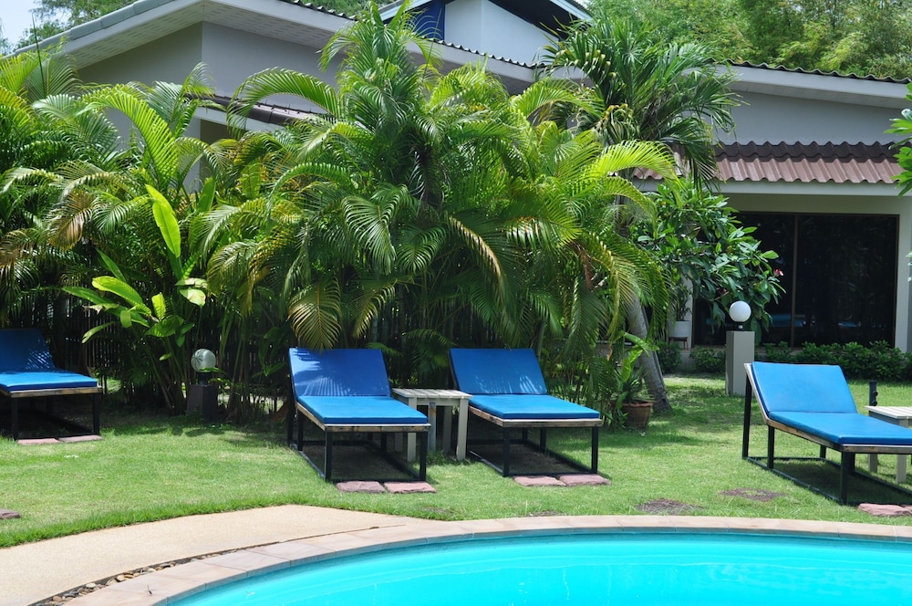 Phangan Beach Resort.